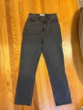 Abercrombie & Fitch Ultra High Rise '90s Straight Jeans in Washed Black
